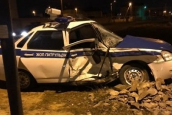 Фотография к новости: Внедорожник снёс полицейское авто в Актау: о состоянии пострадавшего рассказали врачи