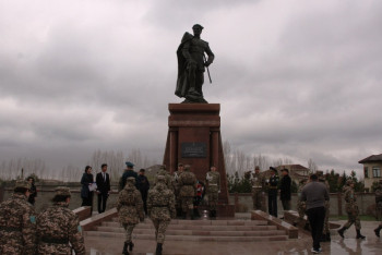Фотография к новости: Студенты Астаны почтили память погибших в ВОВ