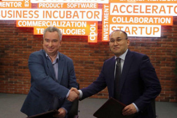 Фотография к новости: Абаев встретился с директором Парка высоких технологий Белоруссии