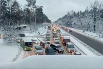 Фотография к новости: Непогода стала причиной ДТП и затора на трассе Астана-Караганда  