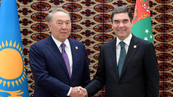 Фотография к новости: Президент Казахстана обсудил вопросы сотрудничества с туркменским коллегой