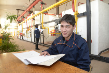 Фотография к новости: Бездомного сироту из Костаная устроили на работу после жалобы акиму города