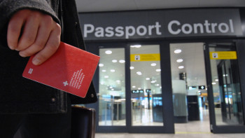 Фотография к новости: Гражданин Шри-Ланки пытался попасть в Казахстан с чужим паспортном