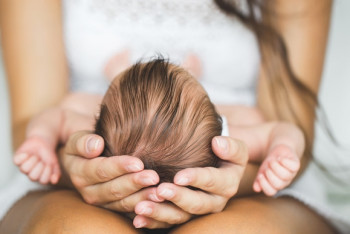 Фотография к новости: Средние размеры декретных выплат назвали в Минтруда