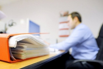 Фотография к новости: Казахстанские госслужащие пожаловались на большую нагрузку, переработку и отсутствие премий