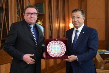 Фотография к новости: Открыть кафедры ВОЗ в учебных заведениях ЮКО предложил аким