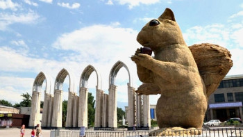 Фотография к новости: В Алматы приезжают посмотреть на "Белку" - Байбек