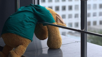 Фотография к новости: Четырёхлетний ребёнок выпал из окна пятого этажа в Рудном