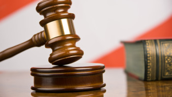 Фотография к новости: Перед аппеляцией Олжас Сулейменов  вновь обратился к суду 