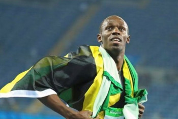 Фотография к новости: Автограф Усейна Болта подарили Даниалу Ахметову 