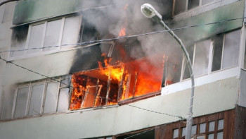 Фотография к новости: Из-за пожара в многоэтажке эвакуировали 70 человек в Алматы