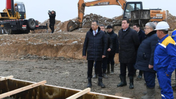 Фотография к новости: Аскар Мамин ознакомился с ходом строительства главных объектов в Туркестане 