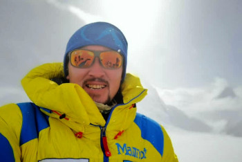 Фотография к новости: Максут Жумаев дважды покорил высочайшую вершину мира 