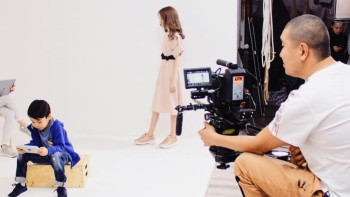 Фотография к новости: Данэлия Тулешова рассказала о записи саундтрека к новому фильму "Каникулы off-line"