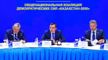 Фотография к новости: В "Нур Отан" намерены вести мониторинг реализации Послания Президента 