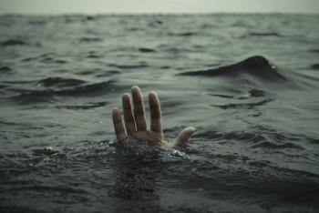 Фотография к новости: Лодка из-за перегруза пошла ко дну на Иртыше