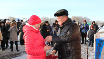 Фотография к новости: Дети-сироты получили ключи от квартир в новостройках Акмолинской области