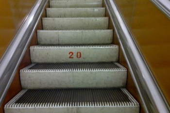 Фотография к новости: Рука трёхлетнего ребёнка застряла в эскалаторе ТРЦ в Актау