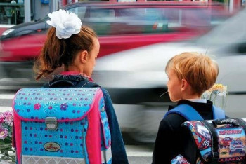 Фотография к новости: Признанно непригодным: в аварийном бараке учатся дети в Алматинской области