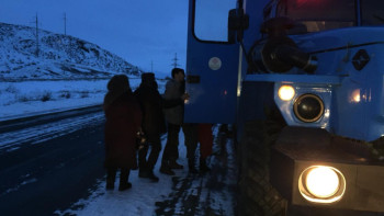 Фотография к новости: Более 20 пассажиров эвакуировали спасатели на автодороге "Алматы - Оскемен"