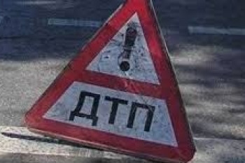 Фотография к новости: Автомобиль врезался в толпу людей на остановке в Караганде