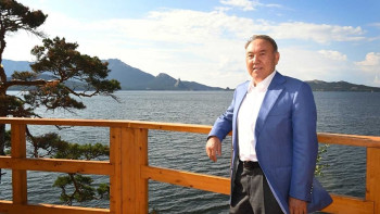 Фотография к новости: О стремлении к вершинам с детства рассказал Назарбаев