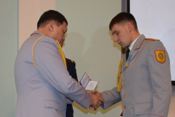 Фотография к новости: В Кокшетау полицейского посмертно наградили медалью «Ерлігі үшін»