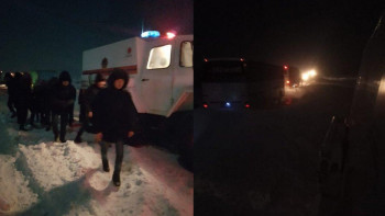 Фотография к новости: Спасатели ВКО продолжают вызволять из снежного плена водителей и пассажиров