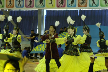 Фотография к новости: В Актау праздничный концерт в поддержку переименования столицы собрал 2 тысячи человек