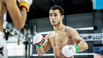 Фотография к новости: Казахстанец нокаутировал соперника в первом раунде на M-1 Challenge в Атырау