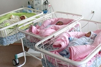 Фотография к новости: Подарок сделают каждому первенцу, родившемуся в Казахстане 1 июля