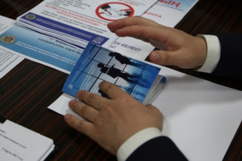 Фотография к новости: Как вести себя во внерабочее время: чиновникам ВКО раздали карманный этический кодекс