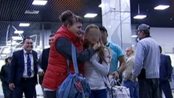 Фотография к новости: После 6 лет разлуки казахстанке вернули дочь из Молдовы