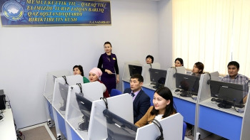 Фотография к новости: Карагандинцы изучают латиницу в специальном языковом центре