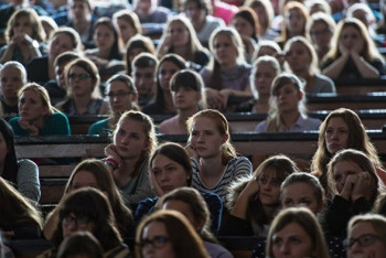 Фотография к новости: Премьер обсудил со студентами Рудного возможности создания бизнеса