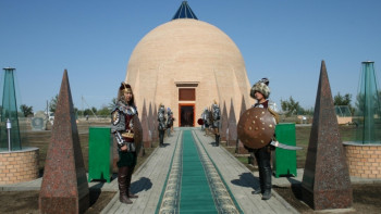 Фотография к новости: Карагандинские школьники отправились на экскурсию по сакральным местам Актюбинской области