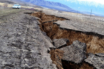 Фотография к новости: Провал длиной в два км из-за паводков образовался в ВКО