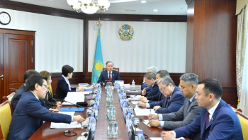 Фотография к новости: Нигматулин провел заседание Бюро Мажилиса