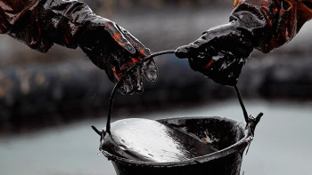 Фотография к новости: Работников нелегального нефтяного завода задержали в Актобе