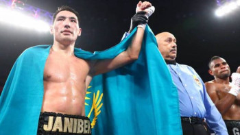 Фотография к новости: Казахстанский боксер Жанибек Алимханулы одержал свою первую победу нокаутом в США