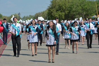 Фотография к новости: Сколько потратят казахстанские старшеклассники на незабываемый выпускной