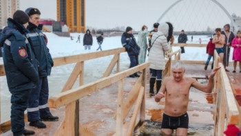 Фотография к новости: Порядка 200 тысяч казахстанцев искупались на Крещение