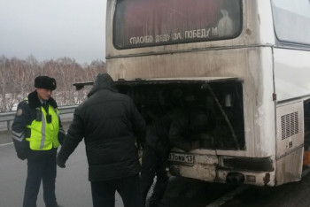 Фотография к новости: Свыше 40 граждан Таджикистана эвакуировали с трассы "Астана - Петропавловск"