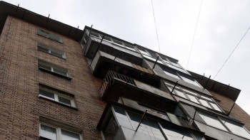 Фотография к новости: Годовалый ребёнок выпал вместе с матерью с третьего этажа в ВКО