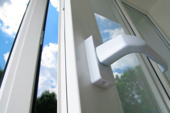 Фотография к новости: Пятилетний ребёнок выпал из окна жилого дома в Семее