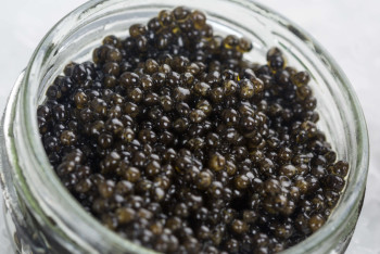 Фотография к новости: Черную икру пытались незаконно пронести из Китая в Казахстан 