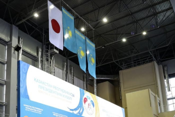 Фотография к новости: Одолевший Левита российский боксёр оставил "золото" в Казахстане 