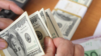 Фотография к новости: Порядка 7 млрд долларов перевели казахстанцы за рубеж в 2018 году