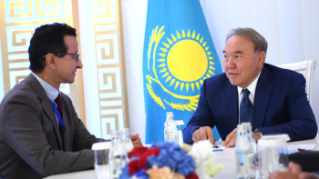 Фотография к новости: Назарбаев встретился с председателем совета директоров DP World