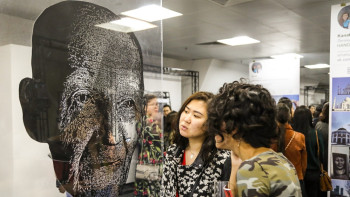 Фотография к новости: Выставка с портретами Головкина и других знаменитостей открылась в Астане